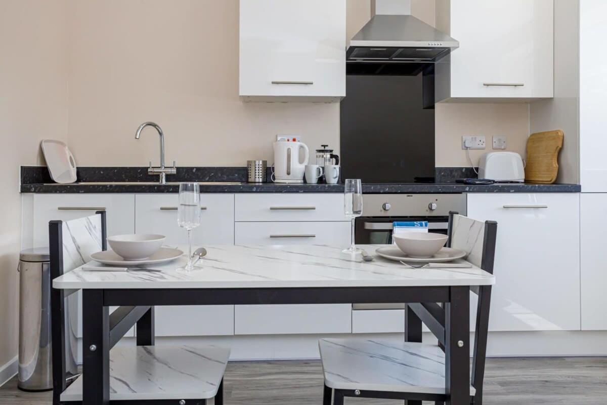 Bright & Spacious 1 Bedroom Manchester Apartment エクステリア 写真